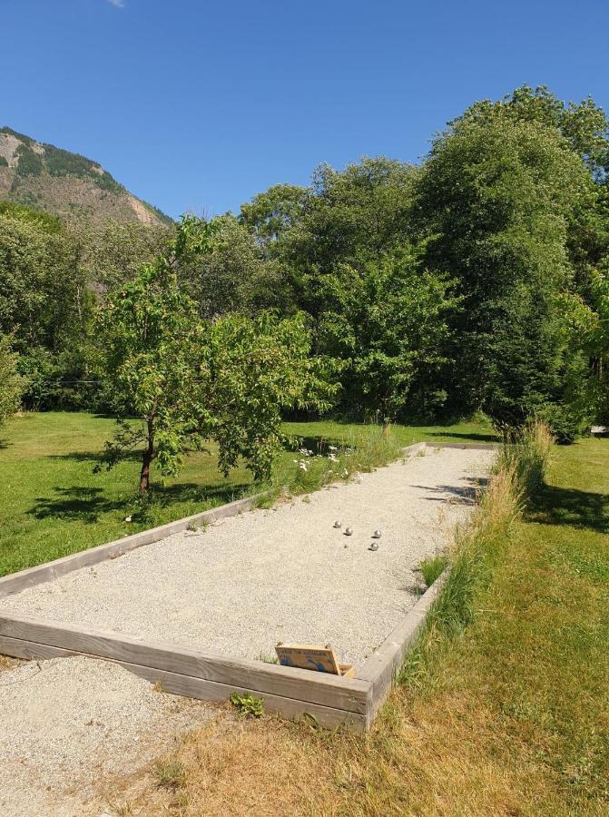 WhispeRive Lodge - le vert aux bords de rive Le Bourg-dʼOisans Extérieur photo